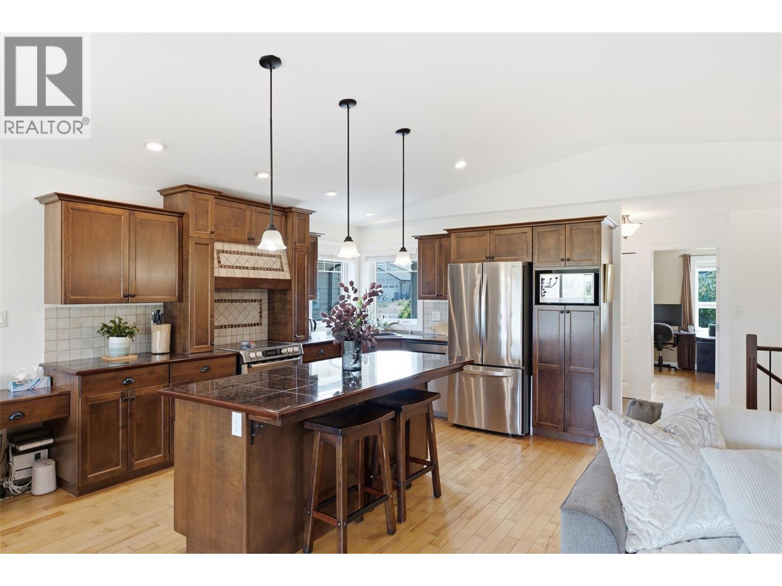 1620 Fir Road, Merritt, British Columbia  V1K 0A3 - Photo 5 - 10395864