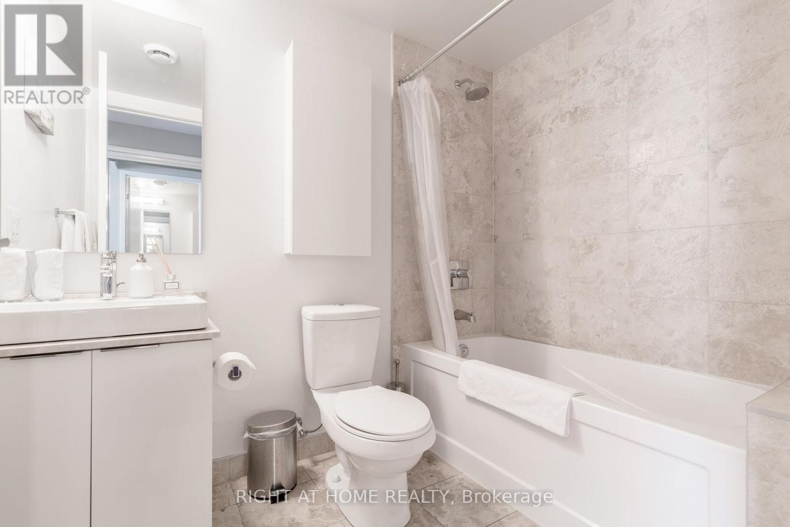 5606 - 14 York Street, Toronto, Ontario  M5J 0B1 - Photo 5 - C13689876