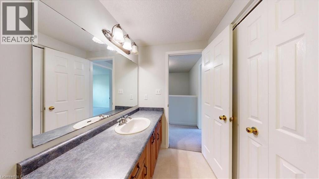 980 Creekside Drive, Waterloo, Ontario  N2V 2W5 - Photo 23 - 40840178