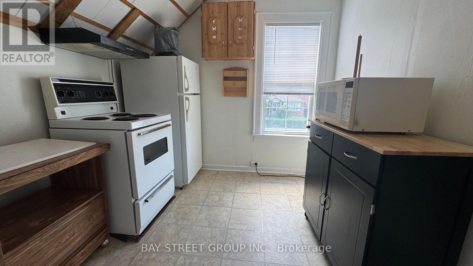 Upper - 4138 Drummond Road, Niagara Falls, Ontario  L2E 6B9 - Photo 2 - X13689890