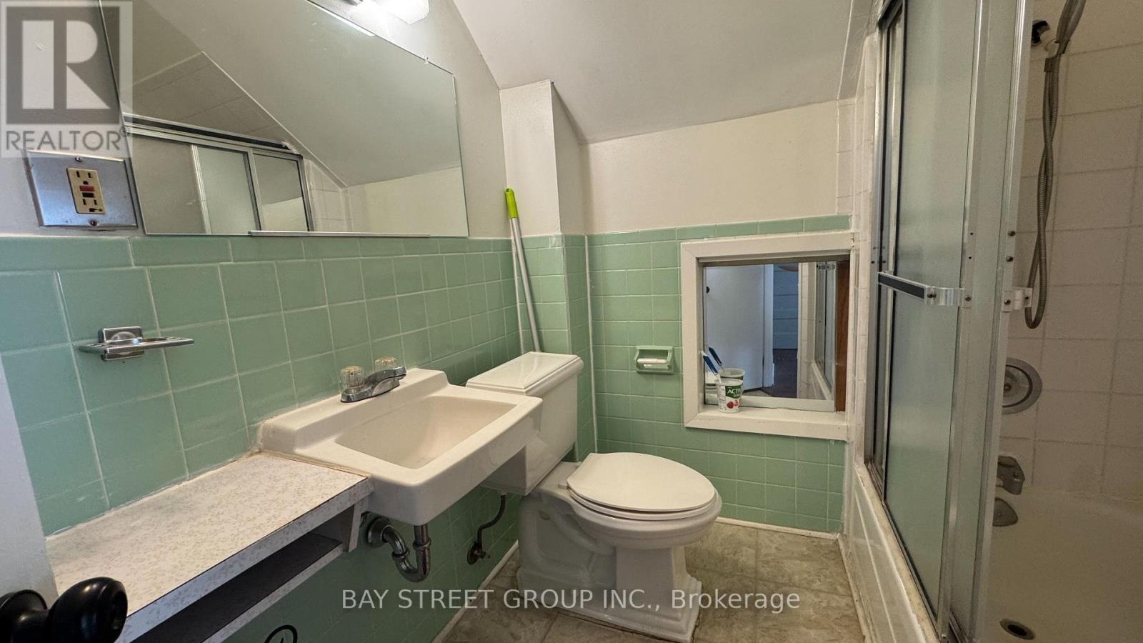 Upper - 4138 Drummond Road, Niagara Falls, Ontario  L2E 6B9 - Photo 7 - X13689890