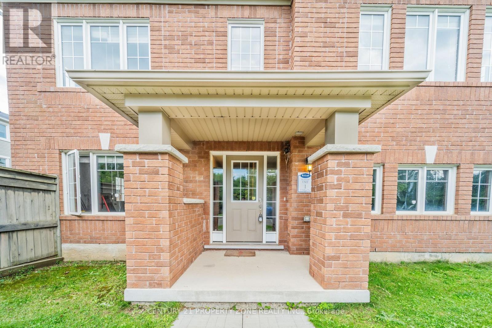 27 Midhope Way, Brampton, Ontario  L6Y 5W6 - Photo 4 - W13689270