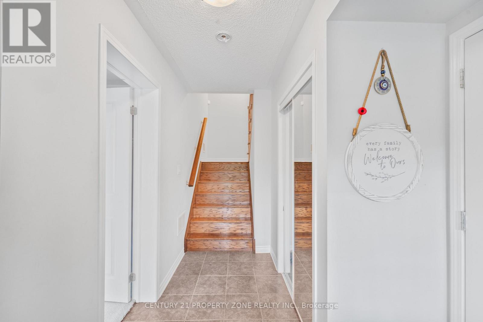 27 Midhope Way, Brampton, Ontario  L6Y 5W6 - Photo 5 - W13689270