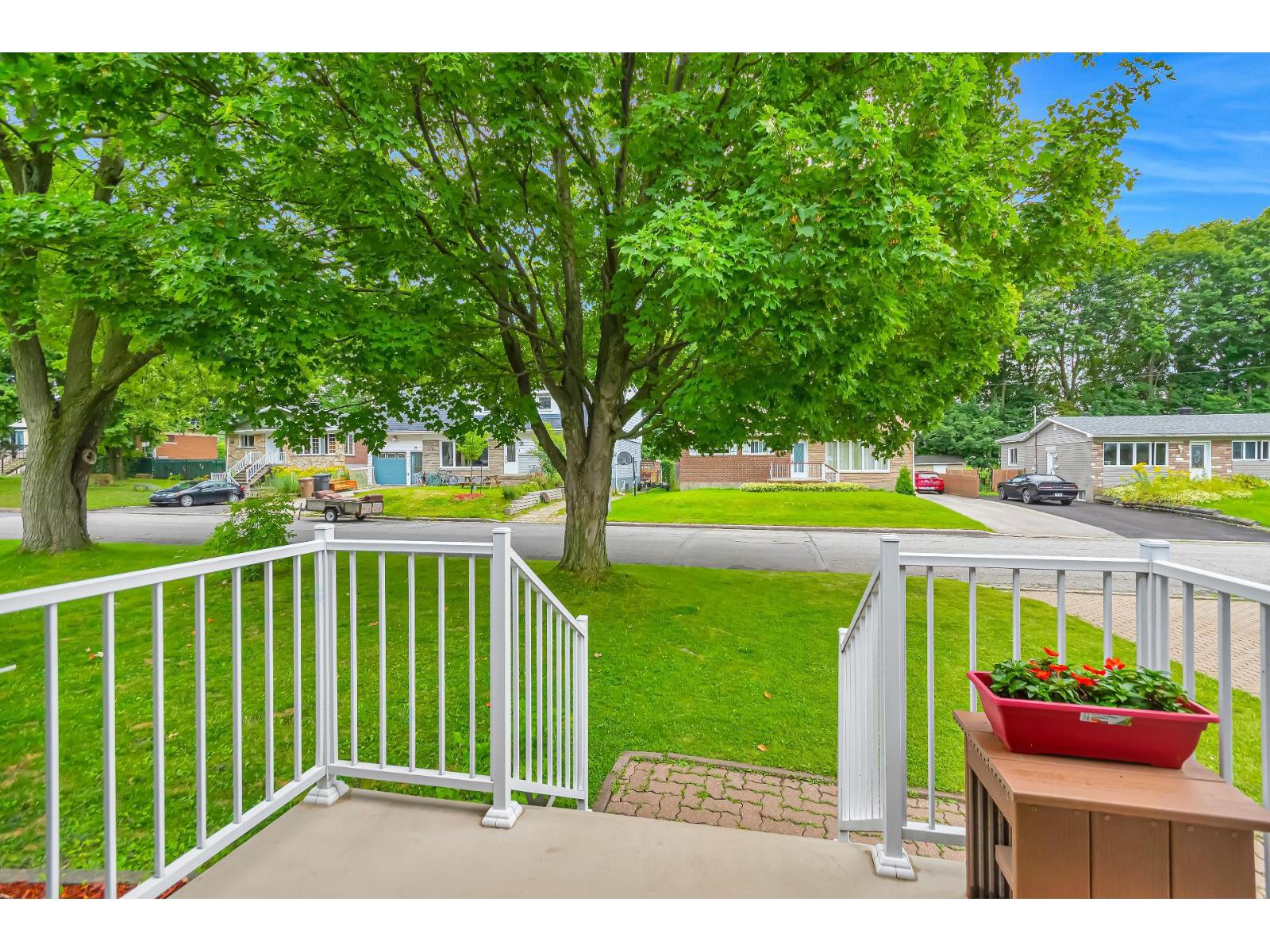 106 Rue McComber Châteauguay Quebec Canada J6J3G3 2