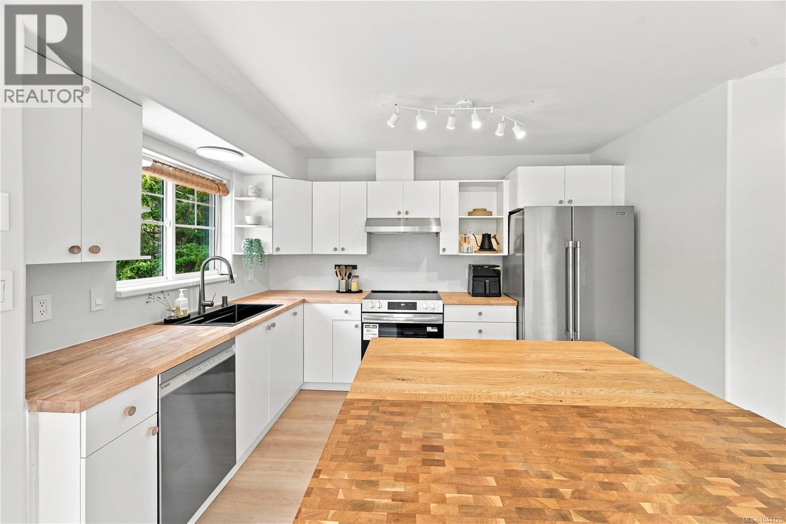 D 7806 Dalrae Pl, Sooke, British Columbia  V9Z 0R1 - Photo 10 - 1044725