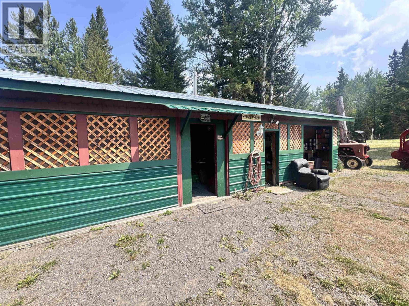 6265 Horse Lake Road, Horse Lake, British Columbia  V0K 2E3 - Photo 5 - R3111125
