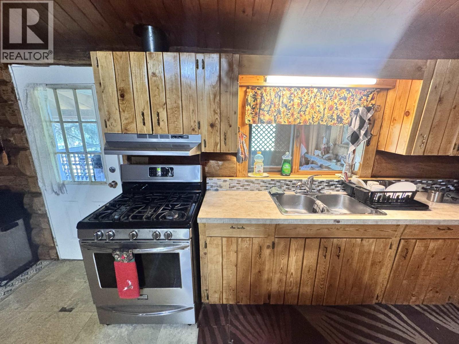 6265 Horse Lake Road, Horse Lake, British Columbia  V0K 2E3 - Photo 11 - R3111125