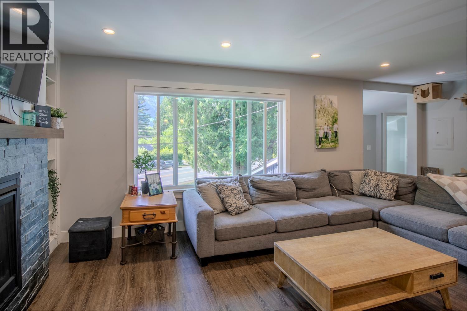 41756 Government Road, Squamish, British Columbia  V8B 0G3 - Photo 9 - R3123155