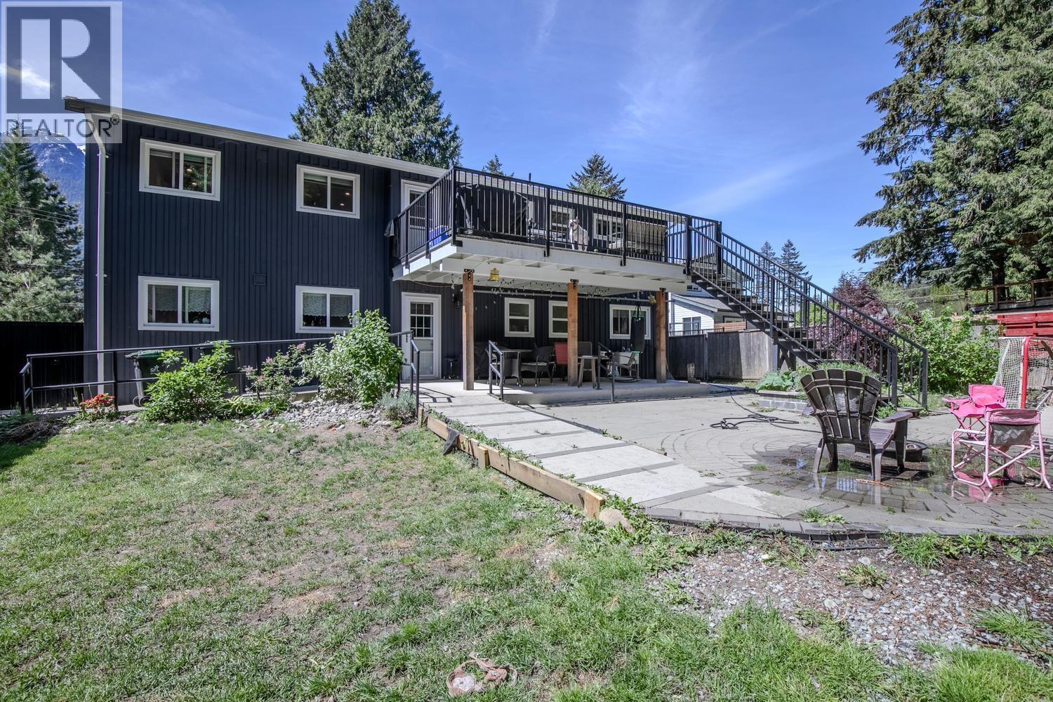 41756 Government Road, Squamish, British Columbia  V8B 0G3 - Photo 3 - R3123155