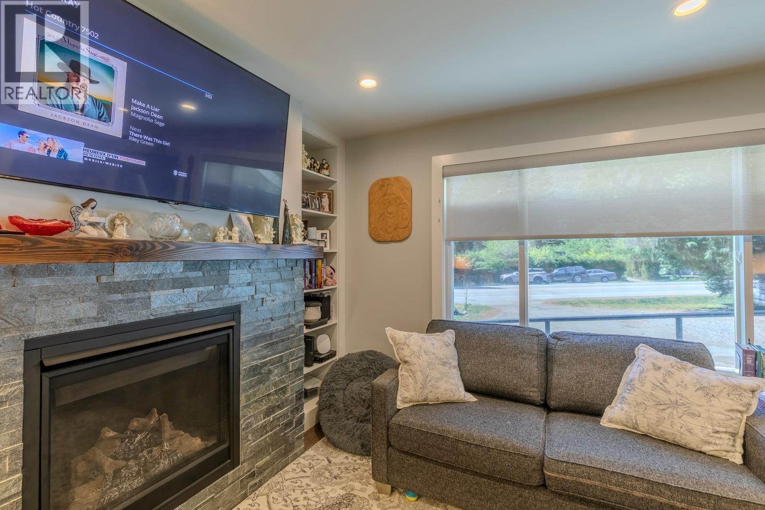 41756 Government Road, Squamish, British Columbia  V8B 0G3 - Photo 10 - R3123155