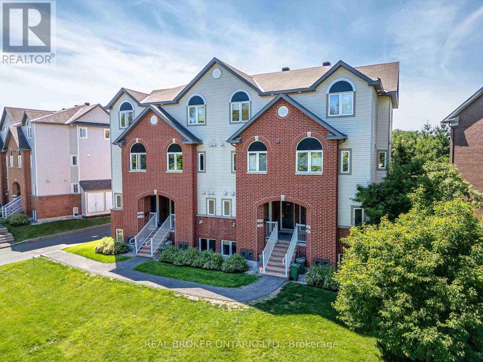 292 LONDON TERRACE, Ottawa, Ontario