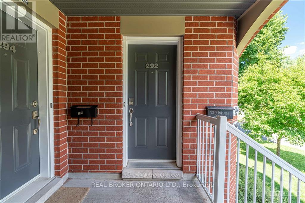 292 London Terrace, Ottawa, Ontario  K1K 2W2 - Photo 2 - X13689936