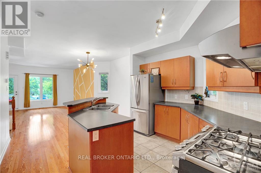 292 London Terrace, Ottawa, Ontario  K1K 2W2 - Photo 5 - X13689936