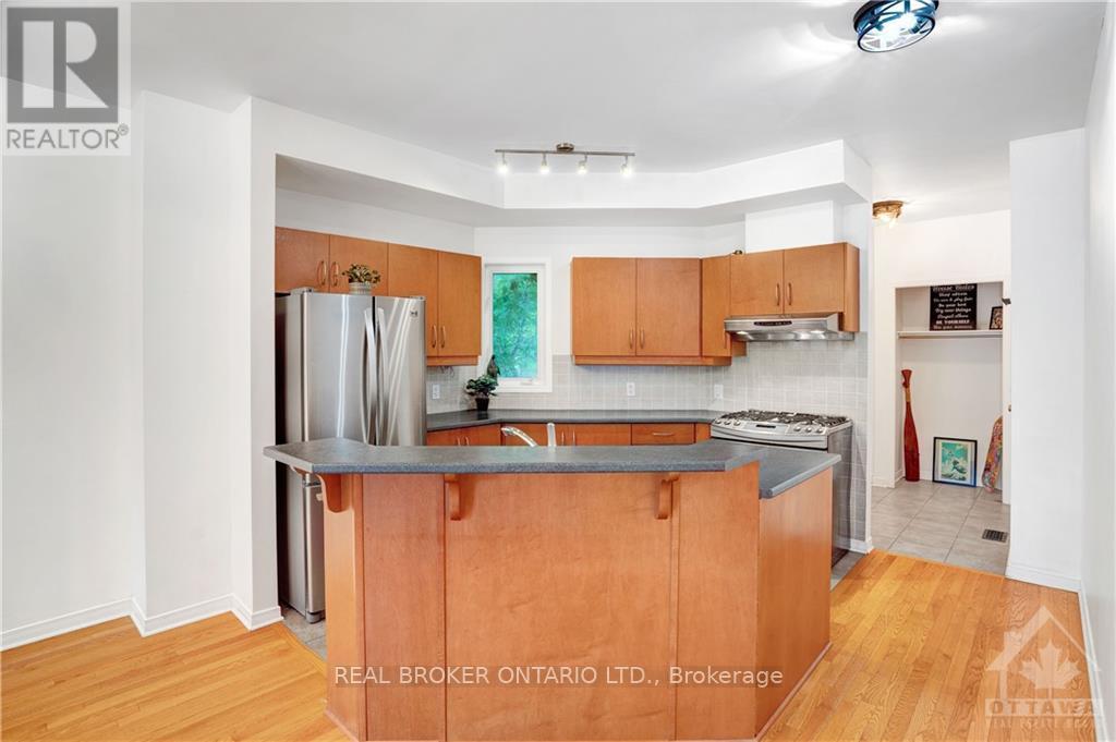 292 London Terrace, Ottawa, Ontario  K1K 2W2 - Photo 6 - X13689936