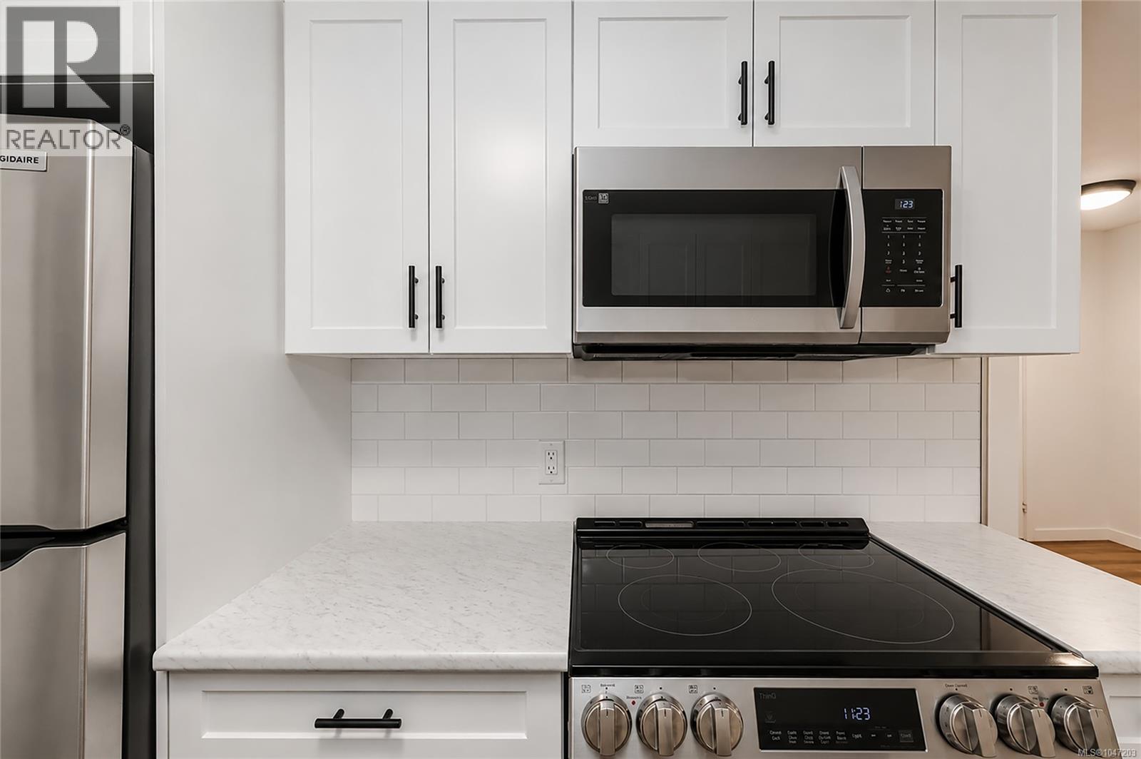 13 3230 Rutledge St, Saanich, British Columbia  V8X 1N7 - Photo 4 - 1047203