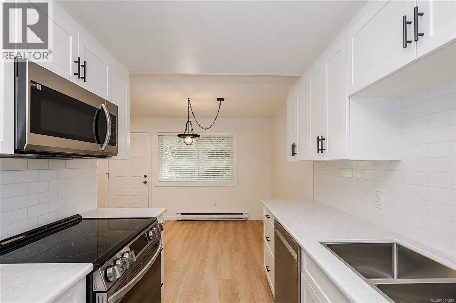13 3230 Rutledge St, Saanich, British Columbia  V8X 1N7 - Photo 5 - 1047203