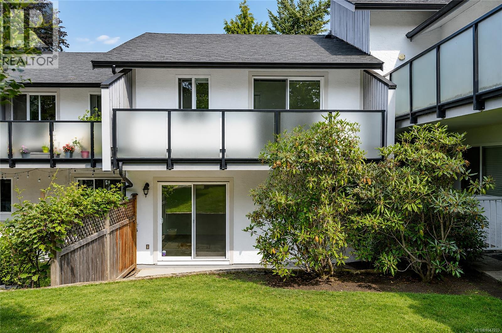 13 3230 Rutledge St, Saanich, British Columbia  V8X 1N7 - Photo 36 - 1047203