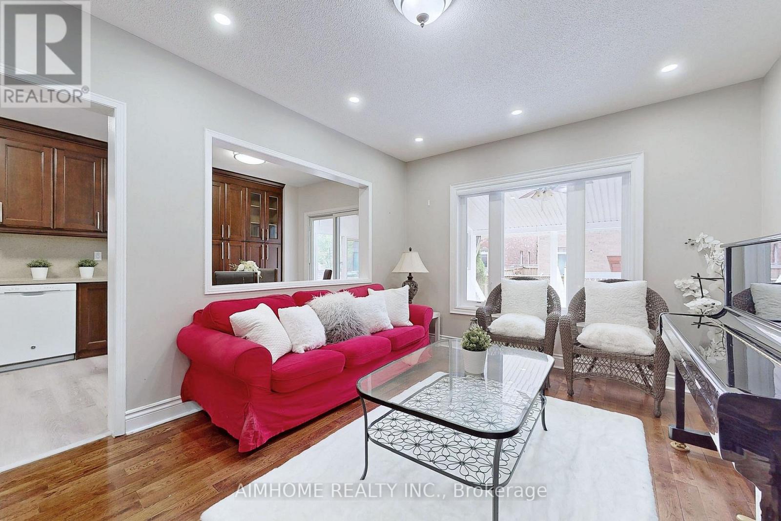 399 Flanagan Court, Newmarket, Ontario  L3X 2G1 - Photo 5 - N13689940