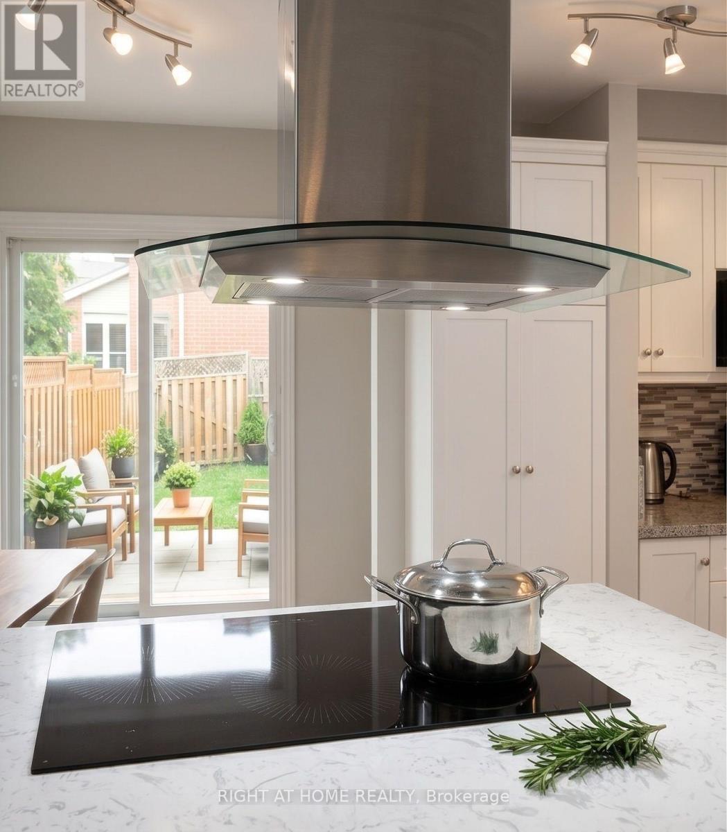 1444 Prince John Circle, Oakville, Ontario  L6J 6W8 - Photo 11 - W13689942