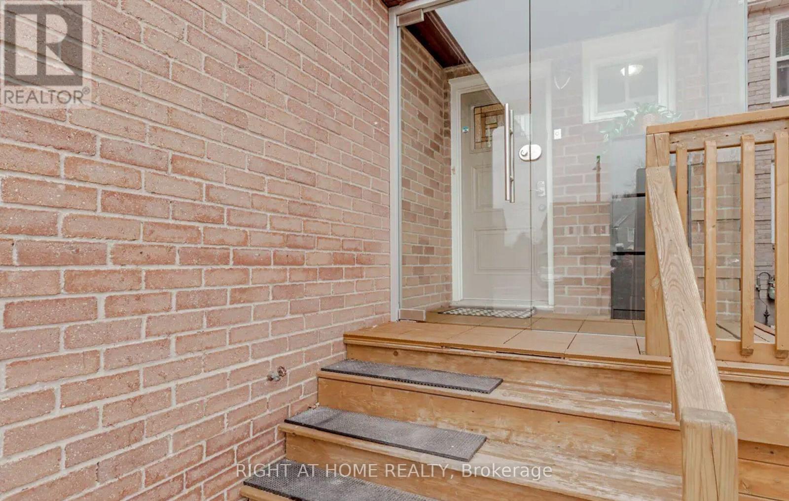 1444 Prince John Circle, Oakville, Ontario  L6J 6W8 - Photo 2 - W13689942