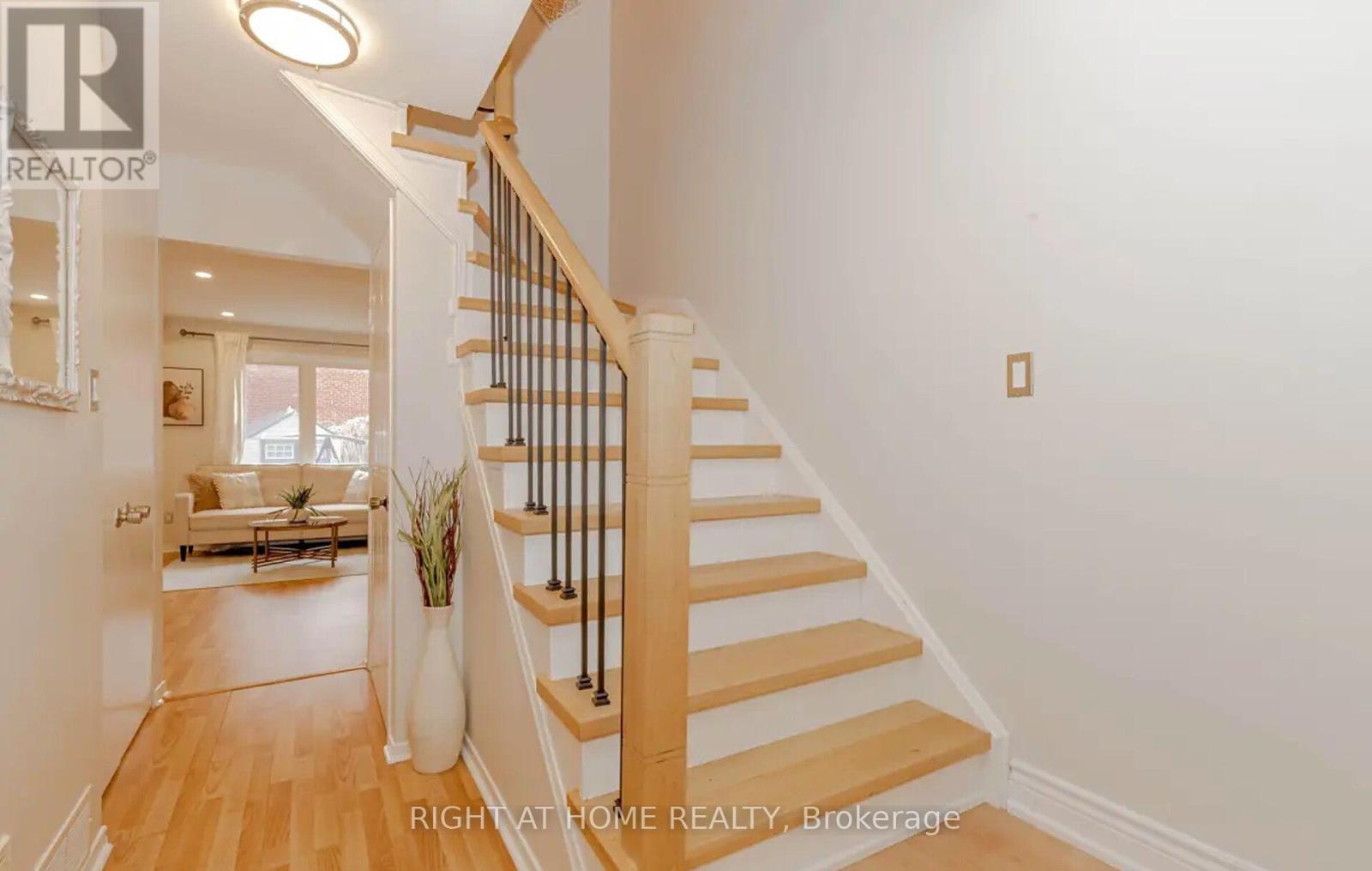 1444 Prince John Circle, Oakville, Ontario  L6J 6W8 - Photo 5 - W13689942