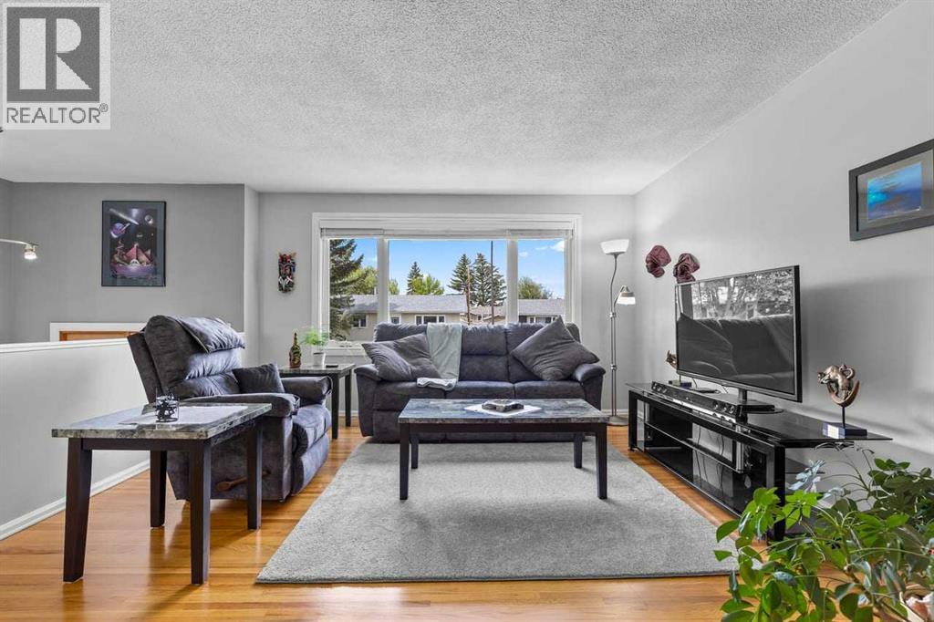 5019 Marshall Road NE, Calgary, Alberta  T2A 2Y7 - Photo 3 - A2336835