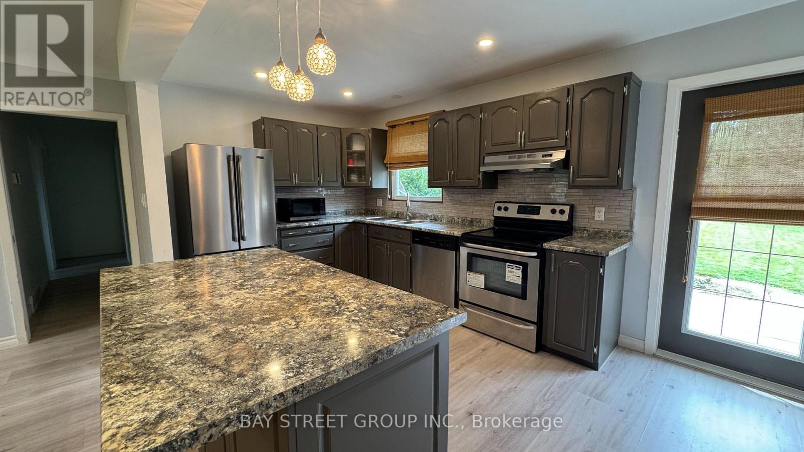 20 Windermere Road, St. Catharines, Ontario L2T 3W2 - Photo 6 - X13689948
