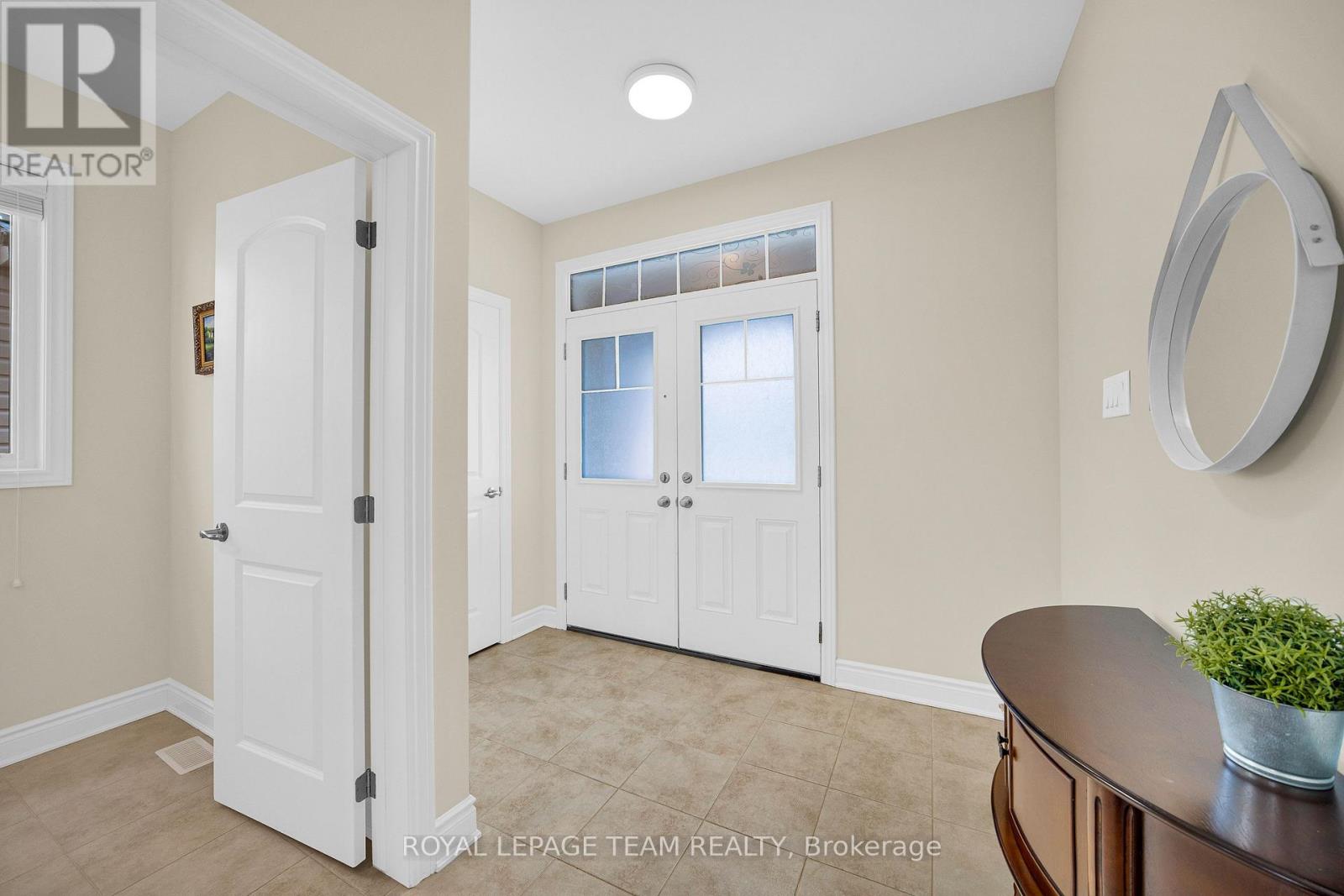 607 Parade Drive, Ottawa, Ontario  K2S 0Y5 - Photo 4 - X13689966