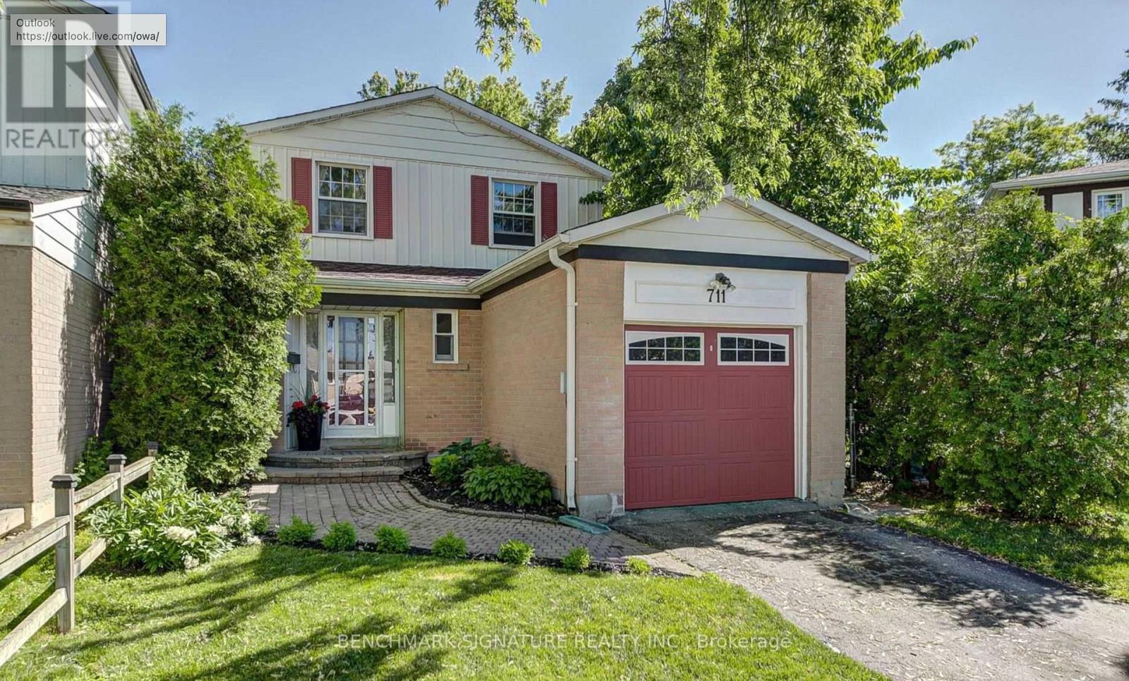 711 LEEDER COURT, Newmarket, Ontario
