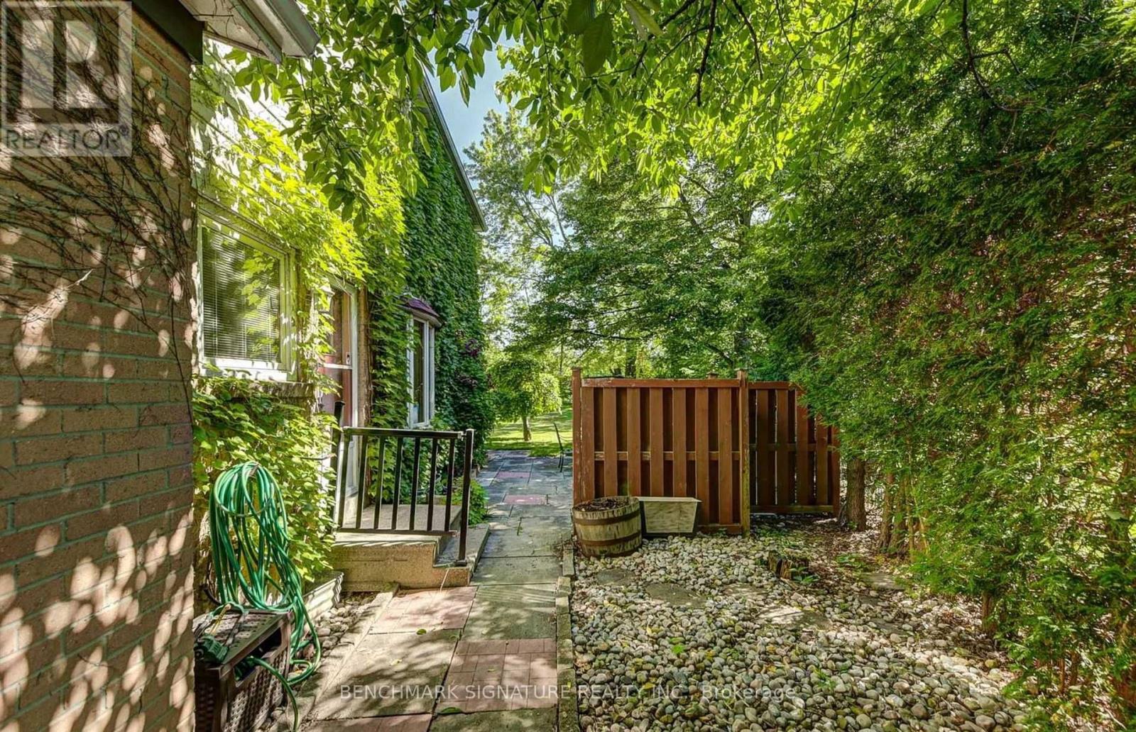 711 Leeder Court, Newmarket, Ontario  L3Y 5A8 - Photo 2 - N13690000