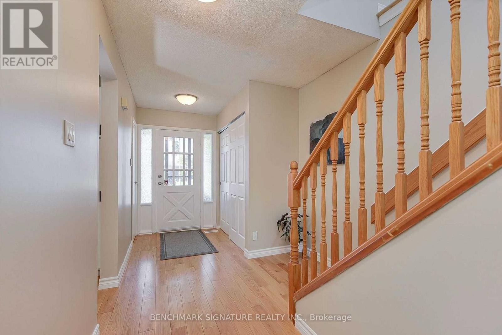 711 Leeder Court, Newmarket, Ontario  L3Y 5A8 - Photo 5 - N13690000