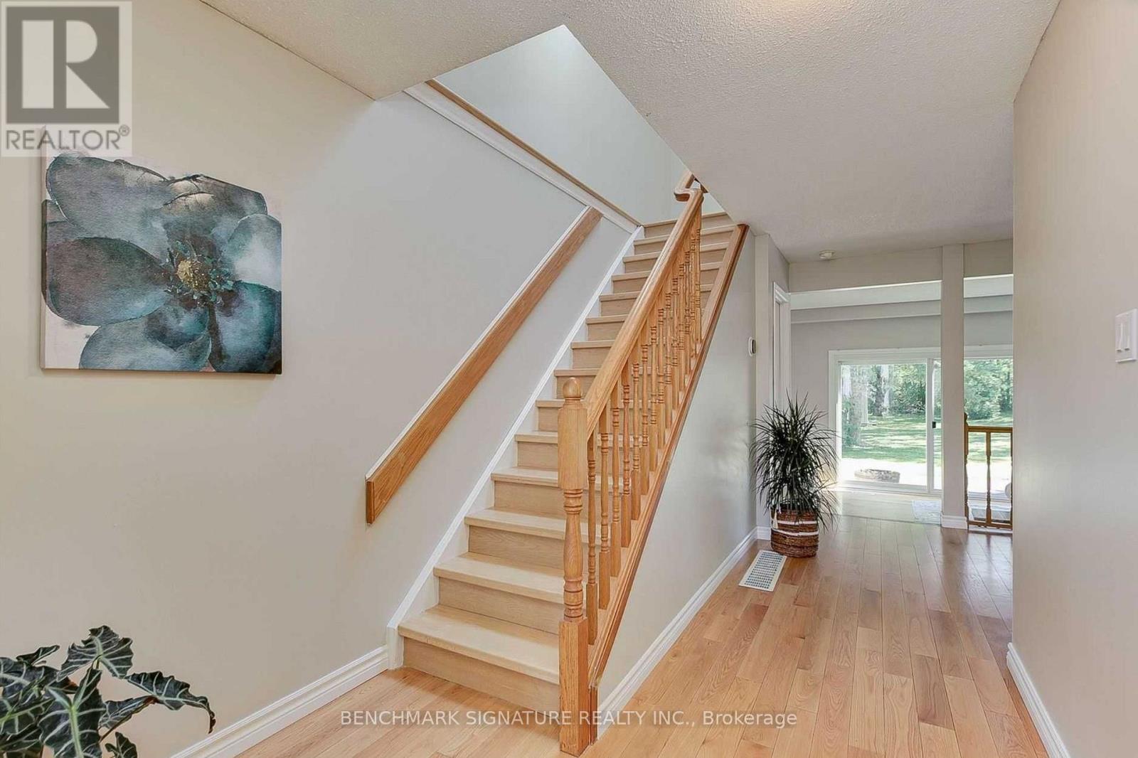 711 Leeder Court, Newmarket, Ontario  L3Y 5A8 - Photo 8 - N13690000