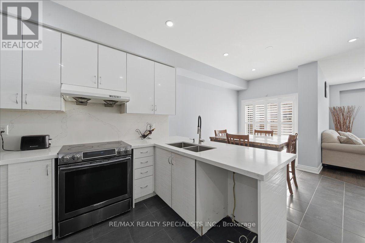 77 Mckenzie Way, Bradford West Gwillimbury, Ontario  L3Z 0J9 - Photo 10 - N13690004