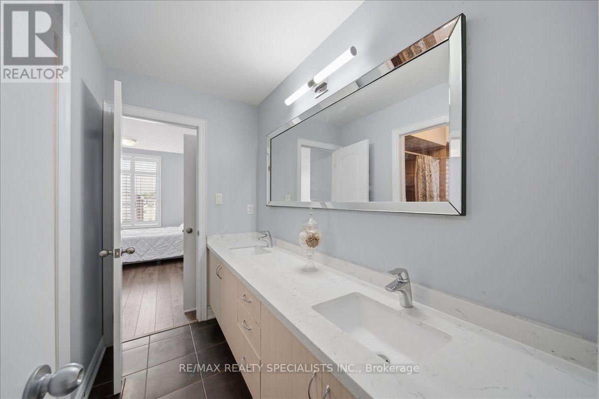 77 Mckenzie Way, Bradford West Gwillimbury, Ontario  L3Z 0J9 - Photo 14 - N13690004