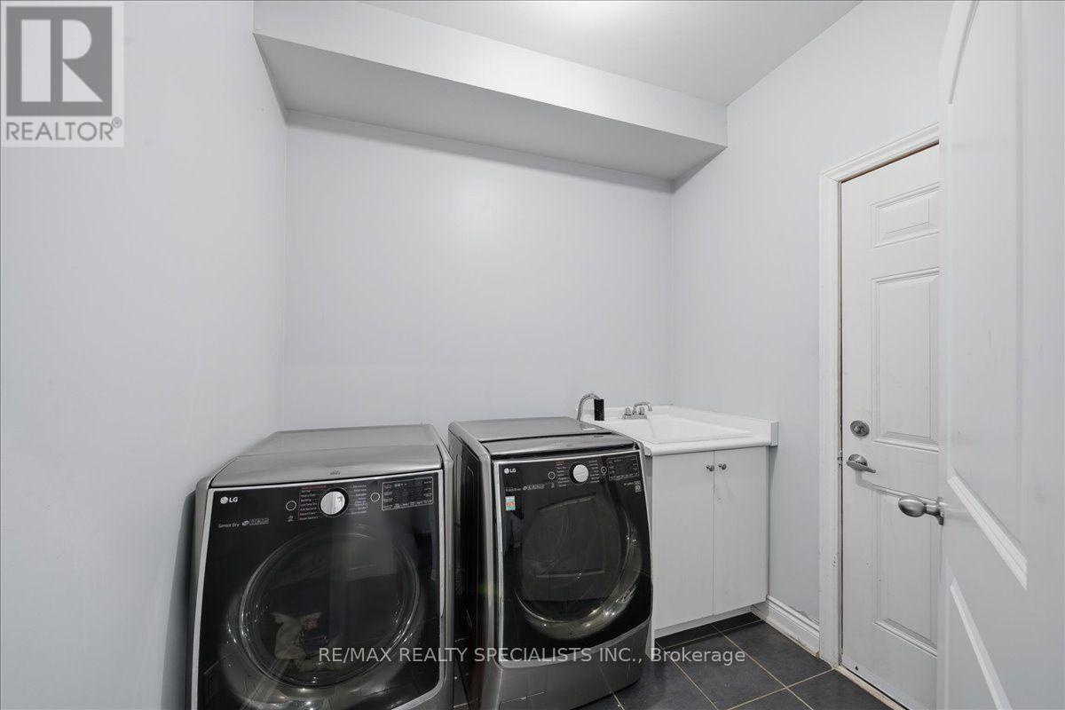 77 Mckenzie Way, Bradford West Gwillimbury, Ontario  L3Z 0J9 - Photo 5 - N13690004