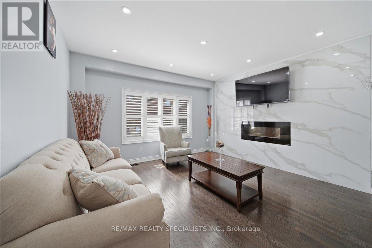 77 Mckenzie Way, Bradford West Gwillimbury, Ontario  L3Z 0J9 - Photo 6 - N13690004