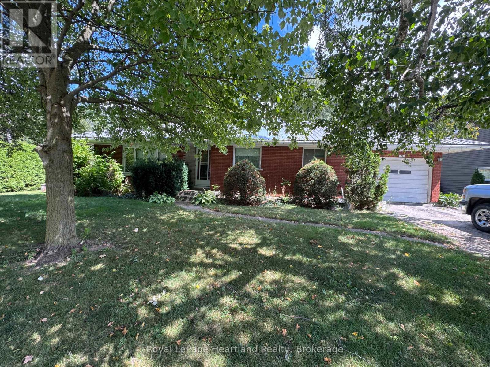 2021 PRINCESS STREET N, Howick, Ontario