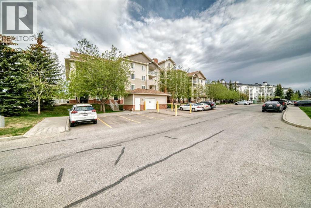 408, 16 Country Village Bay NE, Calgary, Alberta