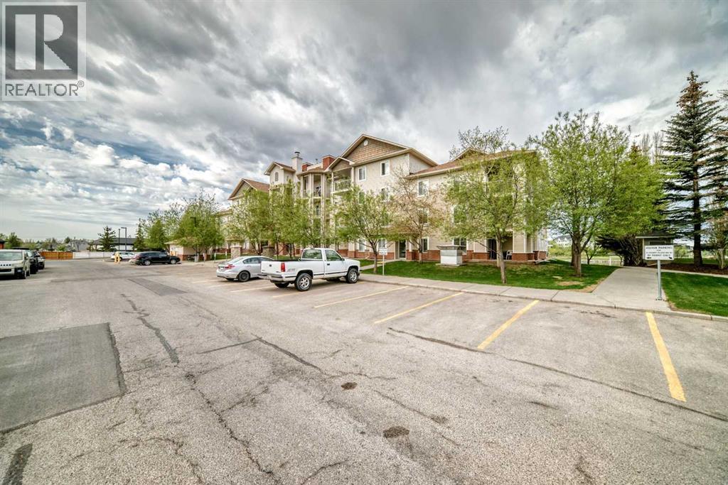 408, 16 Country Village Bay NE, Calgary, Alberta t3k 5y9 - Photo 3 - A2314091