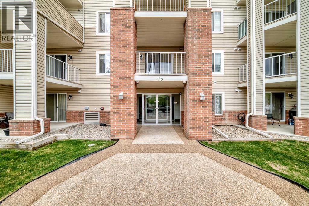 408, 16 Country Village Bay NE, Calgary, Alberta t3k 5y9 - Photo 4 - A2314091