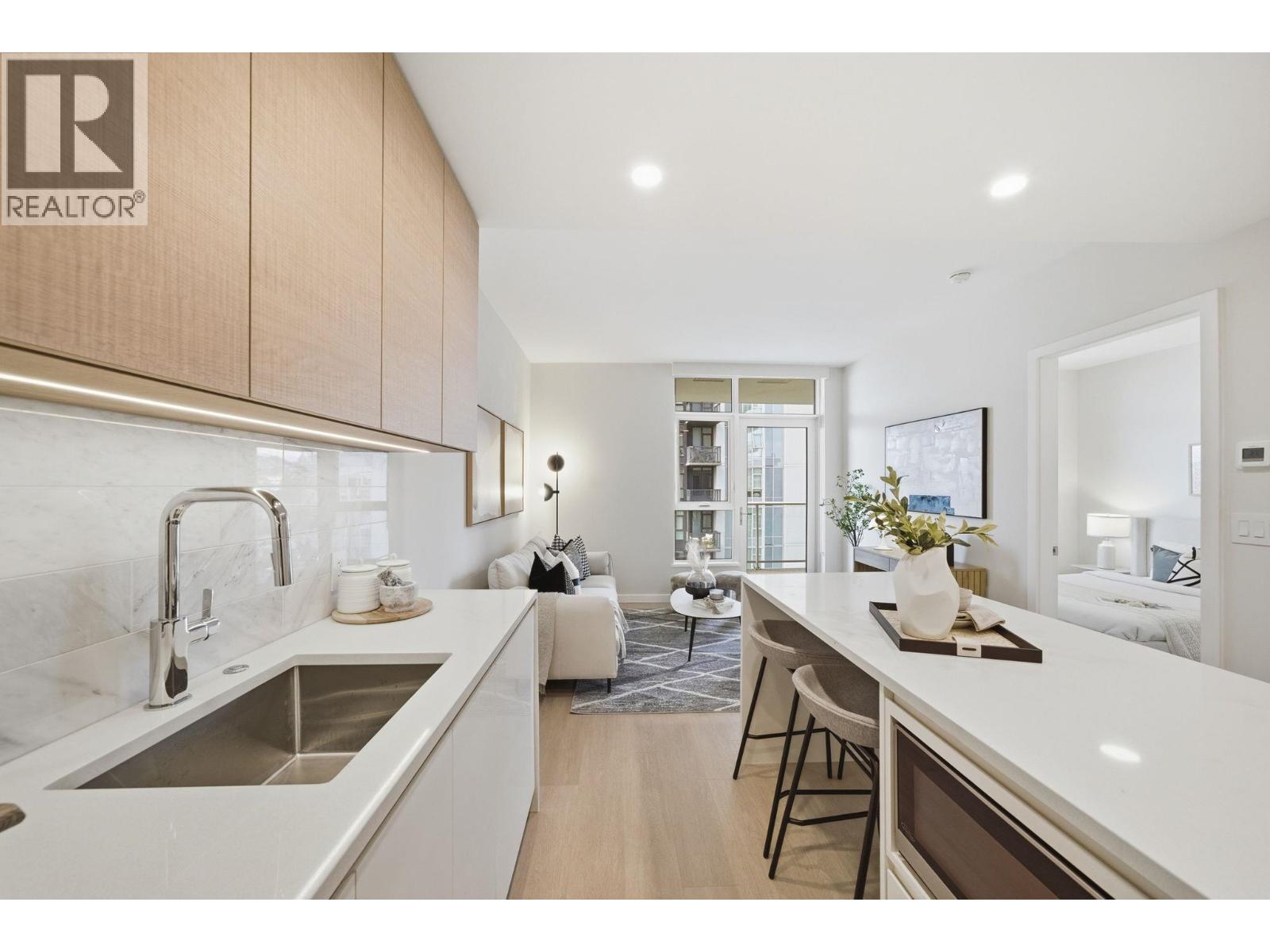 1207 2186 GILMORE AVENUE, Burnaby, British Columbia