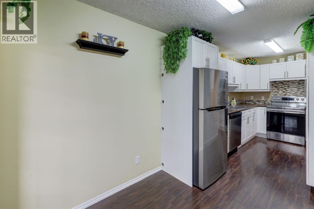 4325 58 Street NE, Calgary, Alberta  T1Y 4G2 - Photo 12 - A2337928
