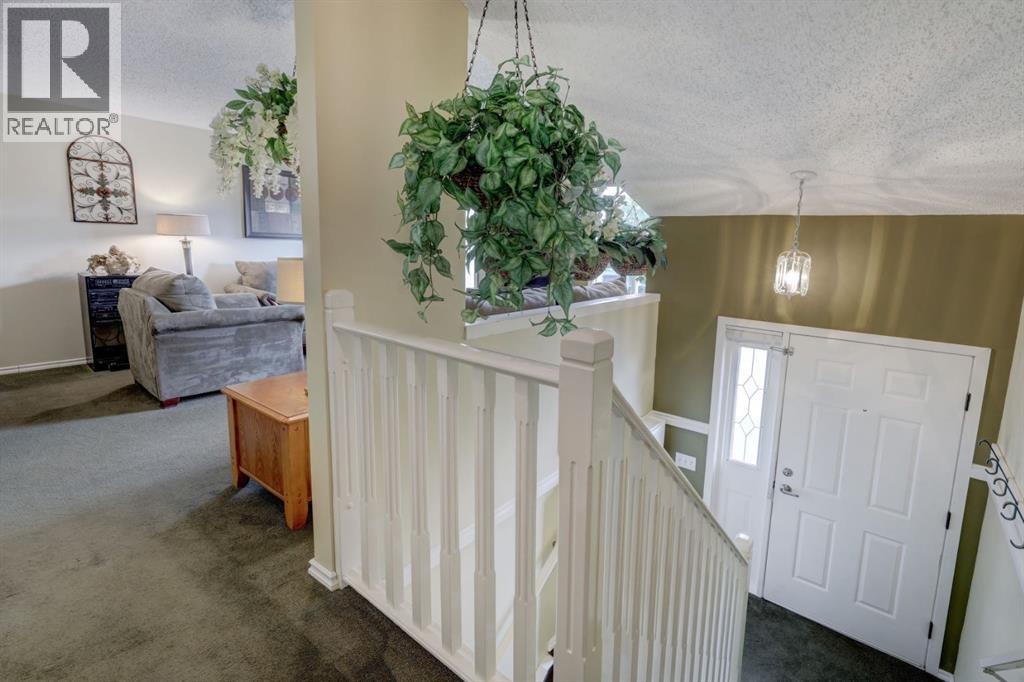 4325 58 Street NE, Calgary, Alberta  T1Y 4G2 - Photo 3 - A2337928