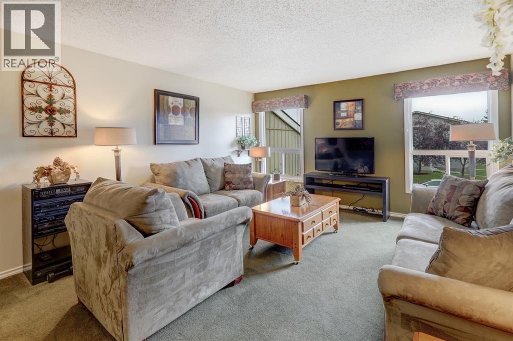 4325 58 Street NE, Calgary, Alberta  T1Y 4G2 - Photo 4 - A2337928