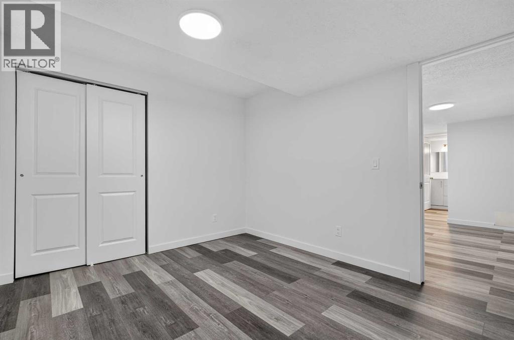 925 Erin Woods Drive SE, Calgary, Alberta  T2B 2X1 - Photo 30 - A2338307