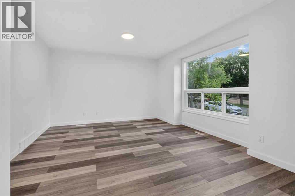 925 Erin Woods Drive SE, Calgary, Alberta  T2B 2X1 - Photo 6 - A2338307
