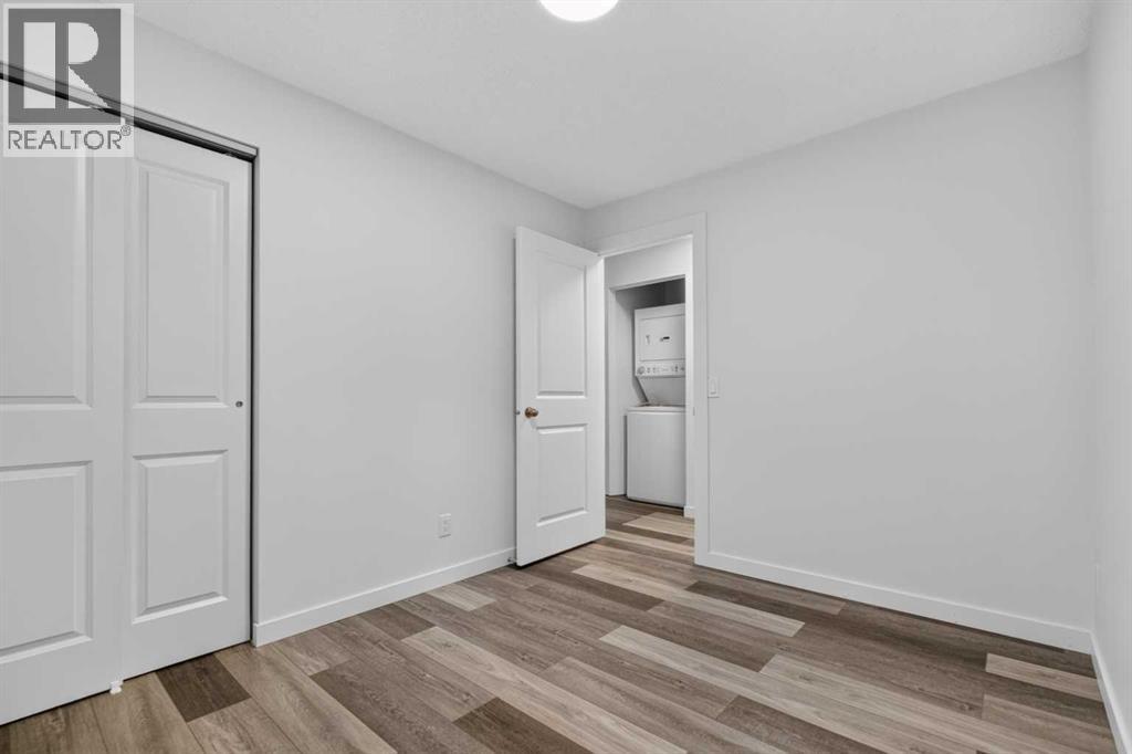 925 Erin Woods Drive SE, Calgary, Alberta  T2B 2X1 - Photo 15 - A2338307