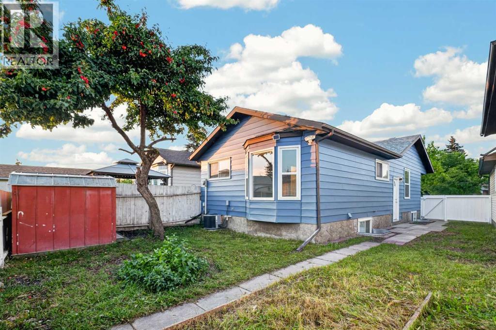 925 Erin Woods Drive SE, Calgary, Alberta  T2B 2X1 - Photo 36 - A2338307