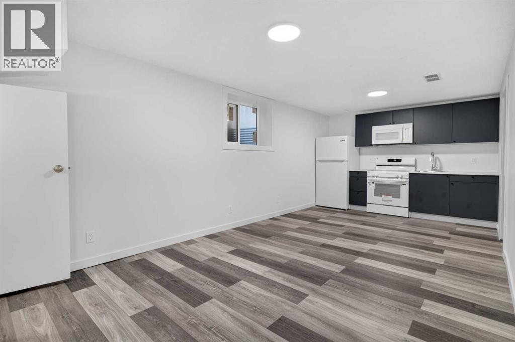 925 Erin Woods Drive SE, Calgary, Alberta  T2B 2X1 - Photo 23 - A2338307