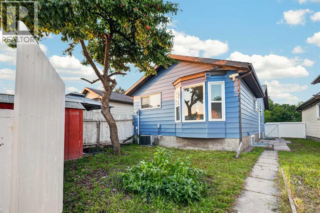 925 Erin Woods Drive SE, Calgary, Alberta  T2B 2X1 - Photo 37 - A2338307